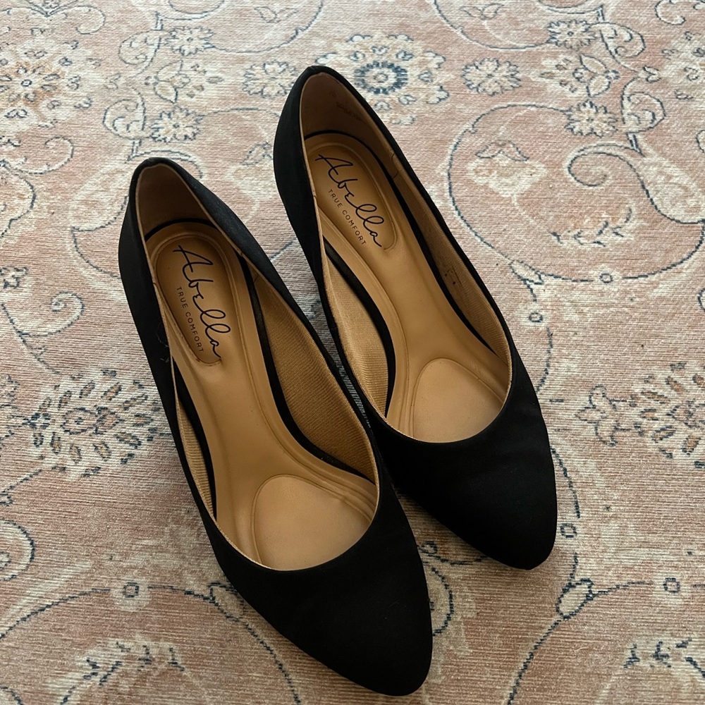 Abella True Comfort Black Heals 2.5” Women’s size 7